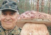 Півкілограмовий білий гриб знайшли на Рівненщині. У квітні (ФОТО)