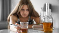 Мають схильність до алкоголізму: жінки з цими іменами не можуть відмовитися від чарки 