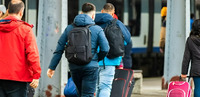 Потяги заповнені чоловіками: за кордоном обговорюють, як українці масово ухиляються від призову